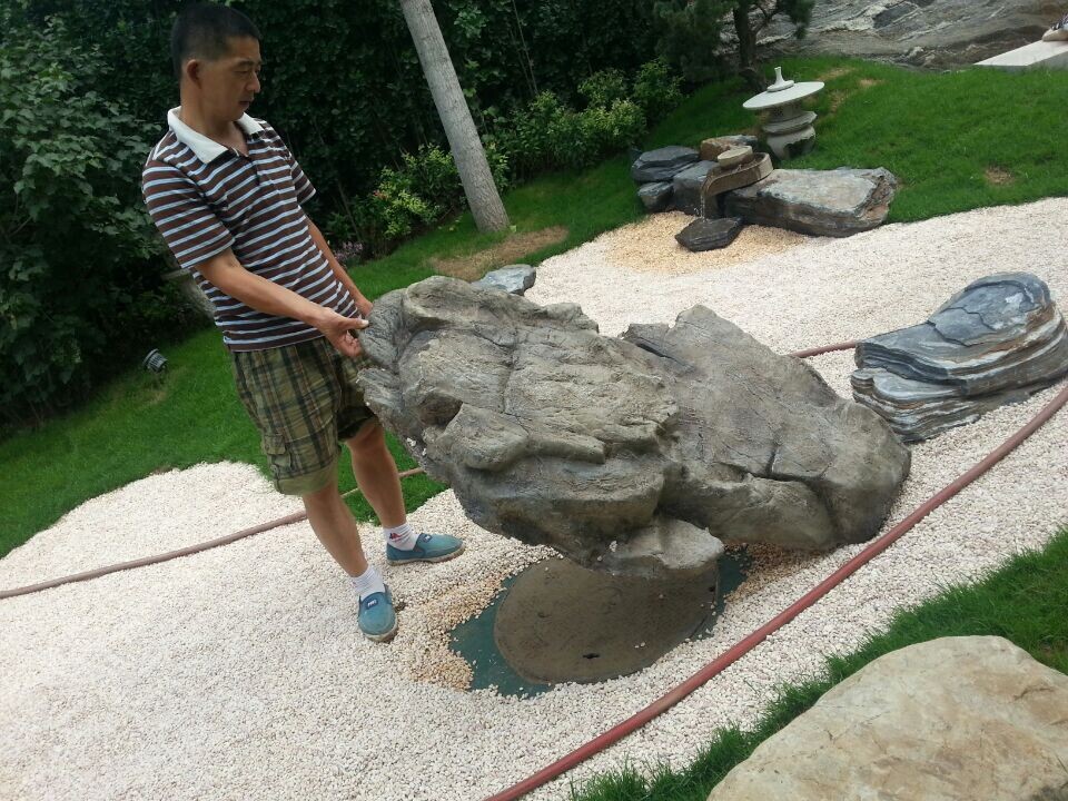 專業(yè)設(shè)計(jì)仿石井蓋、仿真假山制作園林景觀