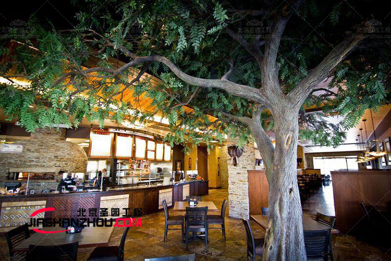 美麗高端的室內(nèi)外仿真樹裝飾受到很多房主和企業(yè)的追捧