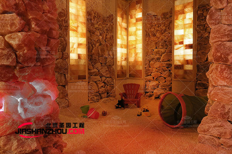 洞穴式鹽療房是現(xiàn)代時髦的養(yǎng)生空間