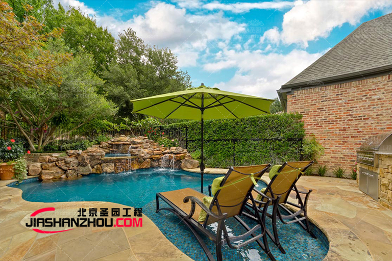 塑石假山水池水景為常州谷巴拉樂園營造令人印象深刻的背景