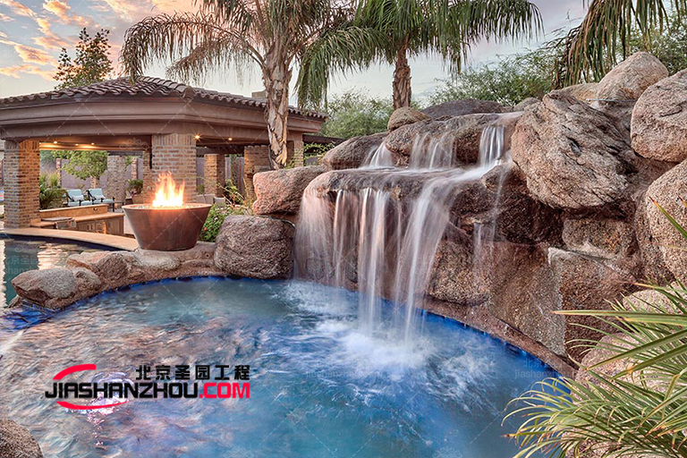 泳池內的豪華塑石假山景觀水池小屋休息區(qū)-泳池小屋設計