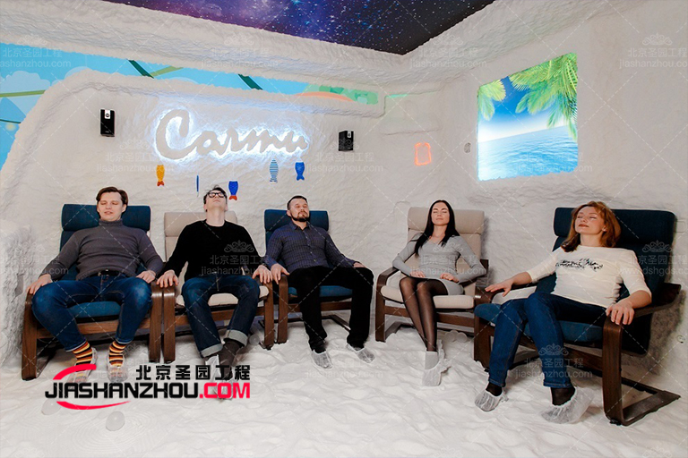 哪些顏色可能與仿真鹽洞酒店的設計f 格相得益彰