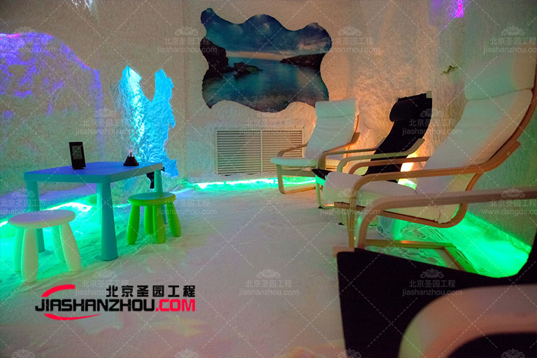 帶休息區(qū)和豪華裝飾的洞穴主題汗蒸鹽療房