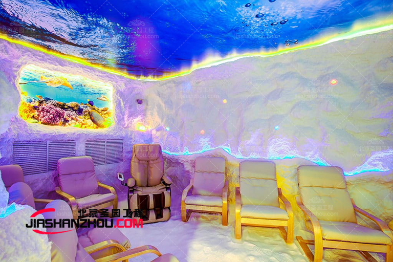 寬敞而簡(jiǎn)單的鹽洞汗蒸鹽療房是繁忙城市中的和平避難所