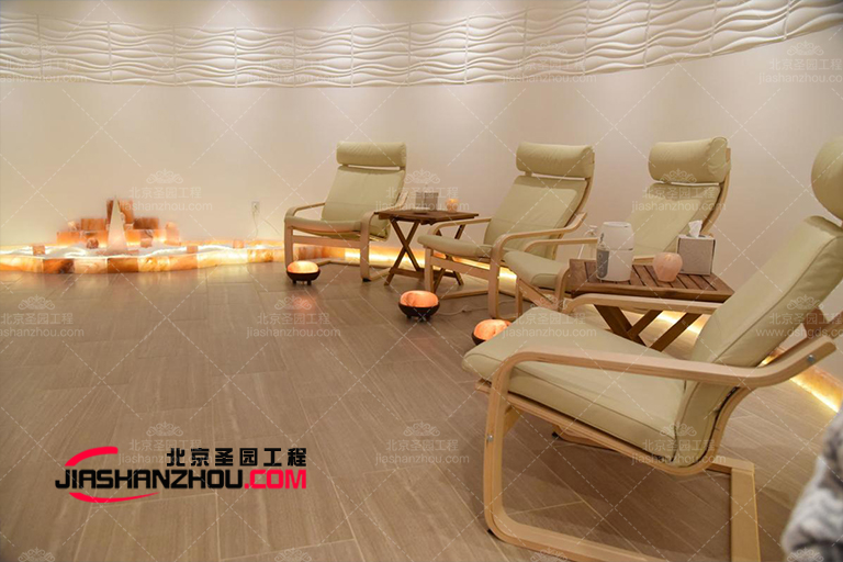 畫廊中的優(yōu)雅豪華鹽洞汗蒸鹽療房展示了設(shè)計(jì)師的理念