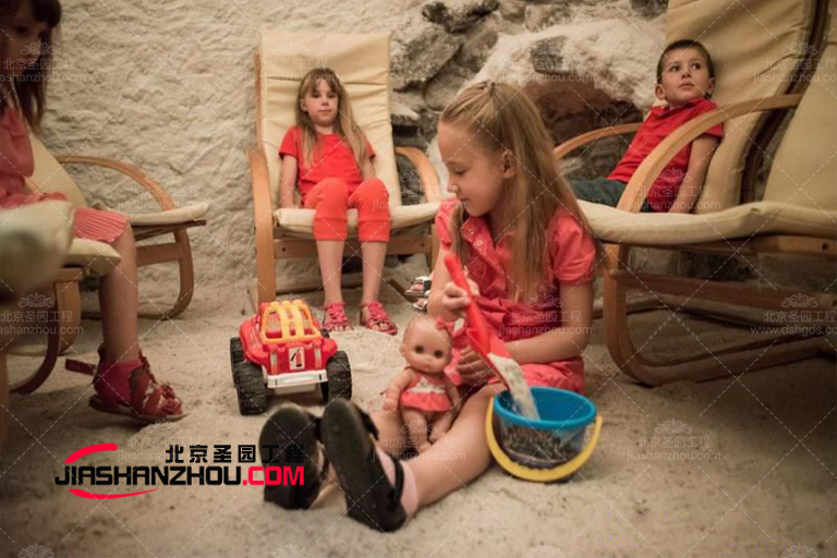 非常卡通化的兒童主題仿真鹽洞汗蒸房間任何孩子都會喜歡