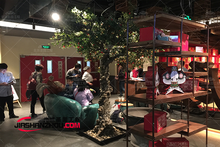 人造仿真樹造景 打造綠色寧?kù)o自然意境的空間