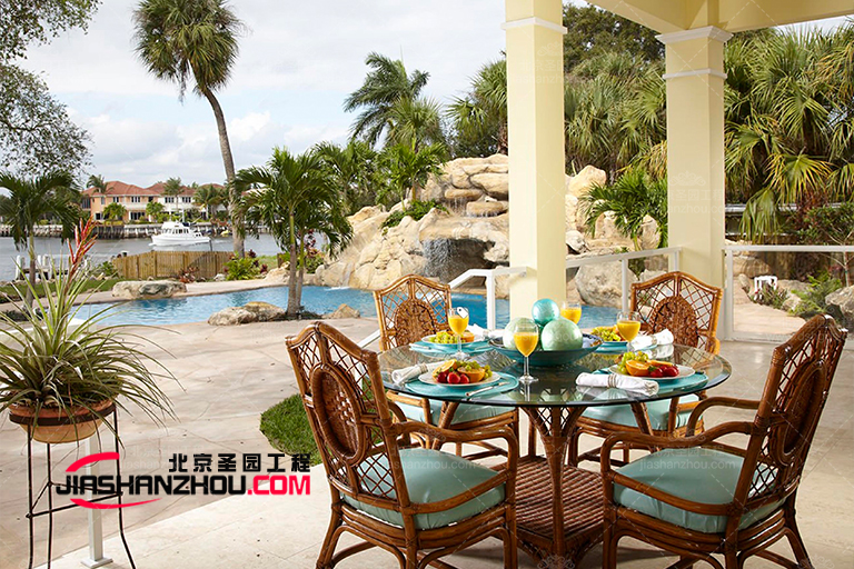 具有幾何元素設計的熱帶度假村現代塑石假山水池景觀