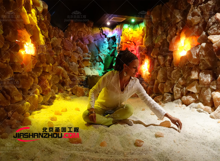 喜馬拉雅山鹽療房夢(mèng)幻鹽洞提供加涼爽和舒緩的氛圍