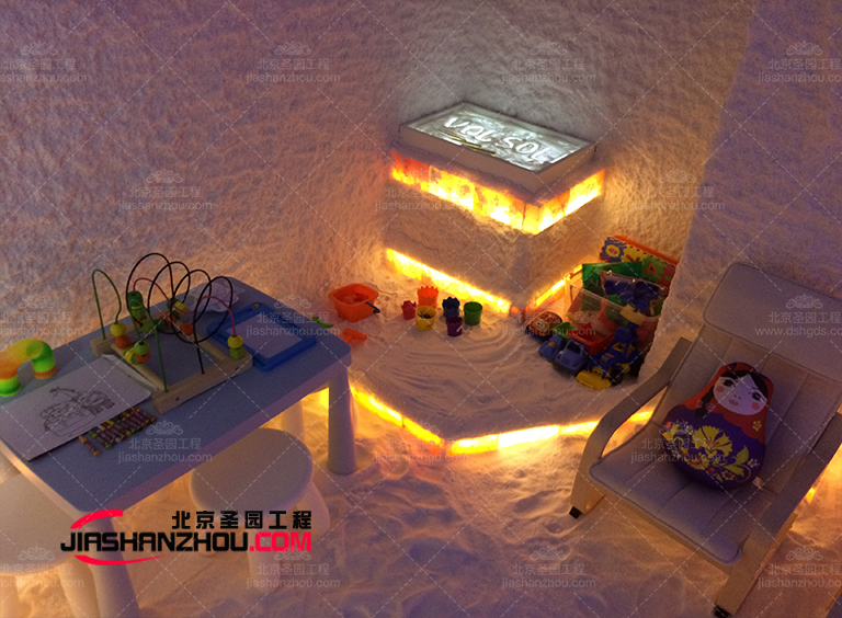 合理的鹽壁燈布局會(huì)讓仿真鹽洞鹽療房SPA空間看起來大