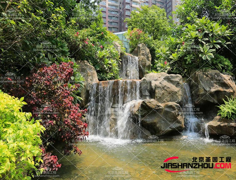 塑石假山在建造創(chuàng)作過程中應(yīng)該注意些什么?