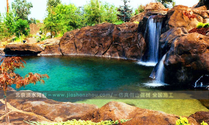 塑石假山能夠滿足各種不同環境的裝飾美化要求