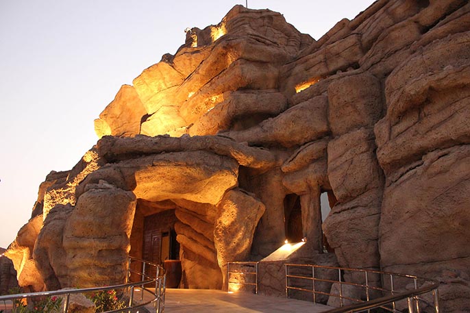 水泥假山的骨架我們該如何保養(yǎng)？水泥假山保養(yǎng)骨架的步驟是什么？