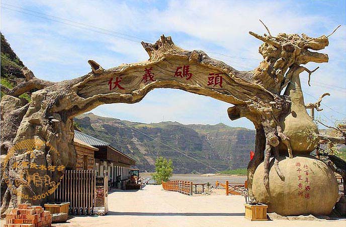 生態園大門所作成品妙趣橫生，彰顯個性