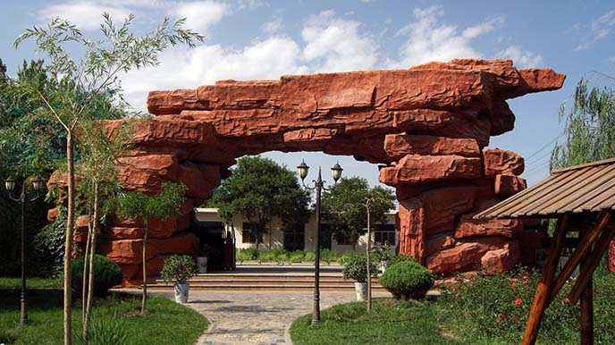 什么樣的塑石假山值得選擇？塑石假山選擇什么樣的安裝團隊？