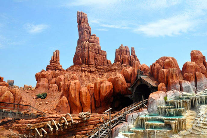 水泥假山能夠滿足現代園林景觀形成奇石巨石自然景觀