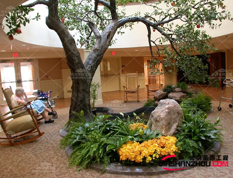 仿真樹可用于裝飾室內(nèi)或室外空間一般會(huì)放在公園，商場(chǎng)廣場(chǎng)等地方