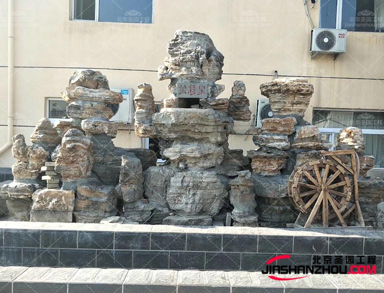 對于從事塑石假山工作的人員來說應注重技能的學習和創(chuàng)新