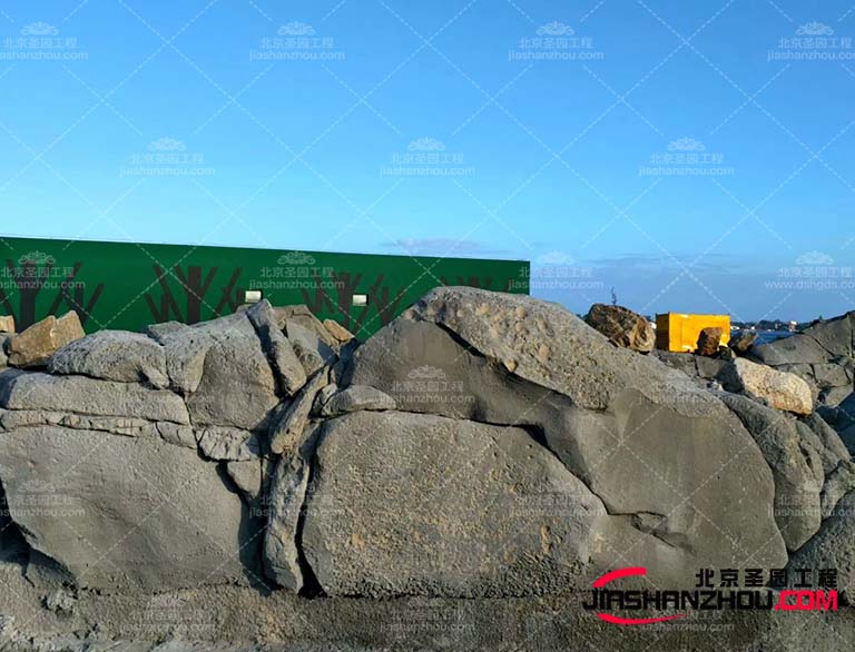 這種材料制作的塑石假山具有非常好的效果和質(zhì)量深受客戶的喜愛