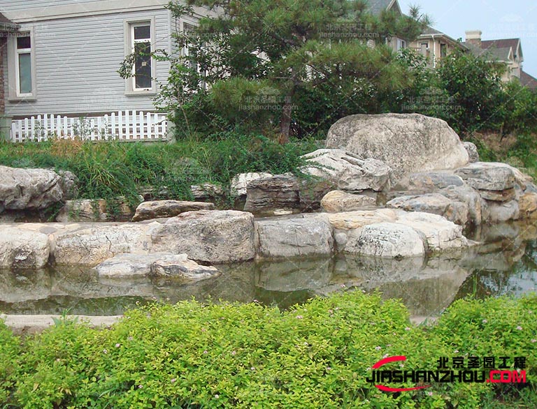 塑石假山還有一些其他的優點先，它具有輕質化的特點