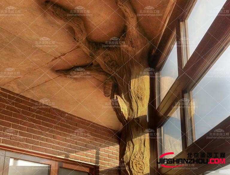 選擇和擺放小型仿真植物時，要考慮植物的適應環境、與空間整體協調