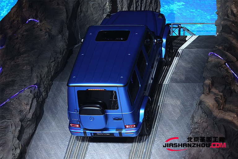 北京廠家為新季梅賽德斯奔馳設計的室內塑石假山場景
