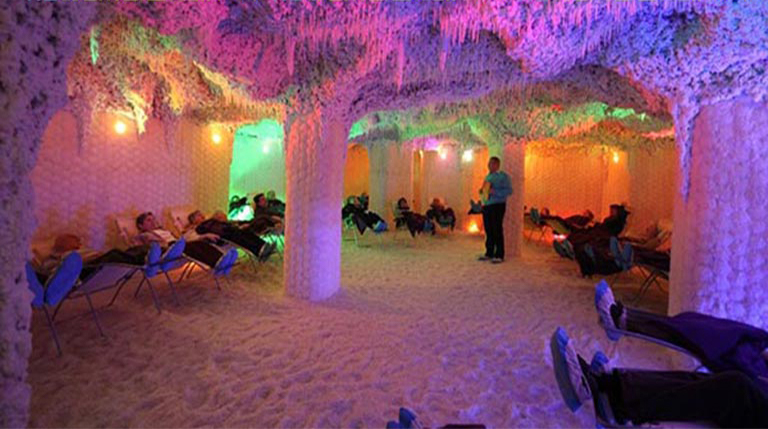 兒童主題仿真鹽洞汗蒸房能看到明顯的東方亞洲靈感