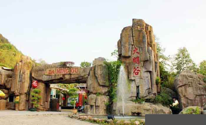 仿真假山大門(mén).jpg 仿真假山大門(mén)