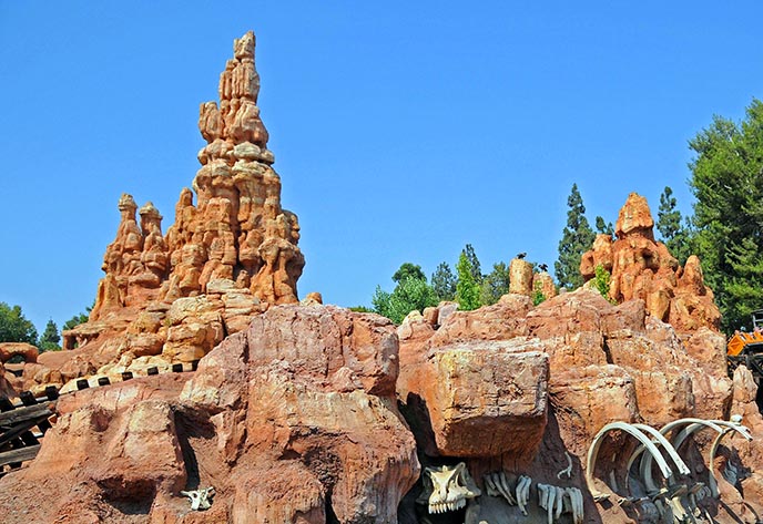 仿真假山.jpg 仿真假山