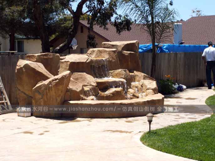 水泥假山.jpg 水泥假山