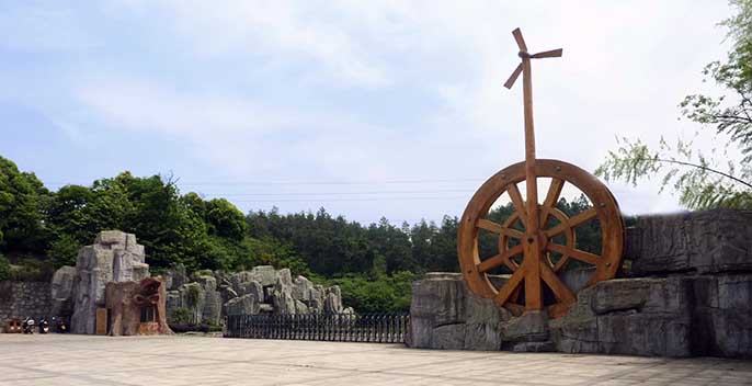 仿真樹大門與假樹大門.jpg 仿真樹大門與假樹大門