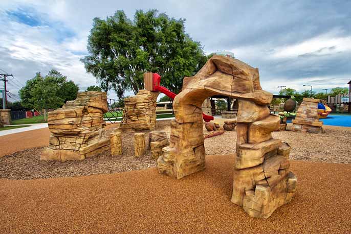 兒童樂園塑石假山.jpg 兒童樂園塑石假山