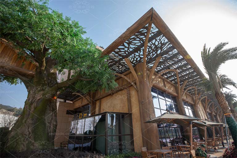 仿真樹大門.jpg 仿真樹大門