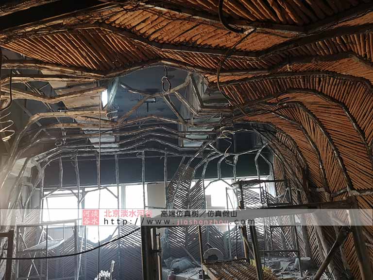 木質仿洞穴酒店