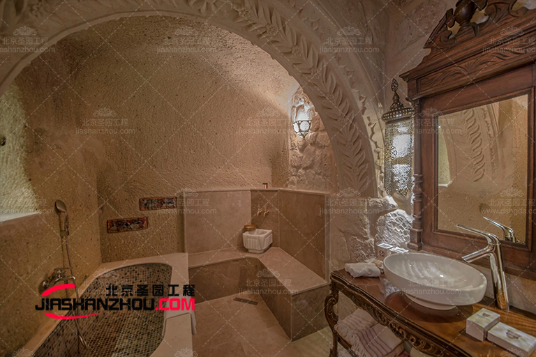 山洞衛生間.jpg 山洞衛生間