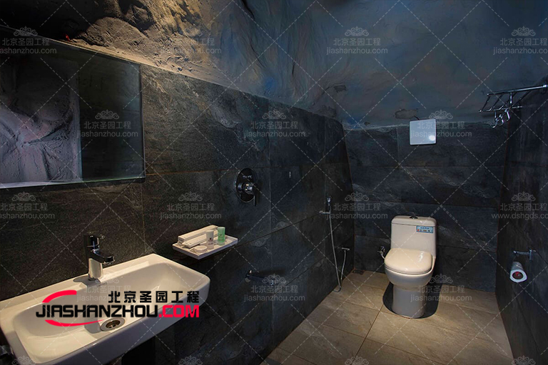 洞穴浴室.jpg 洞穴浴室