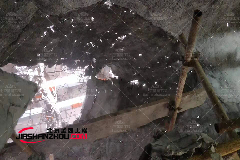 洞穴餐廳.jpg 洞穴餐廳