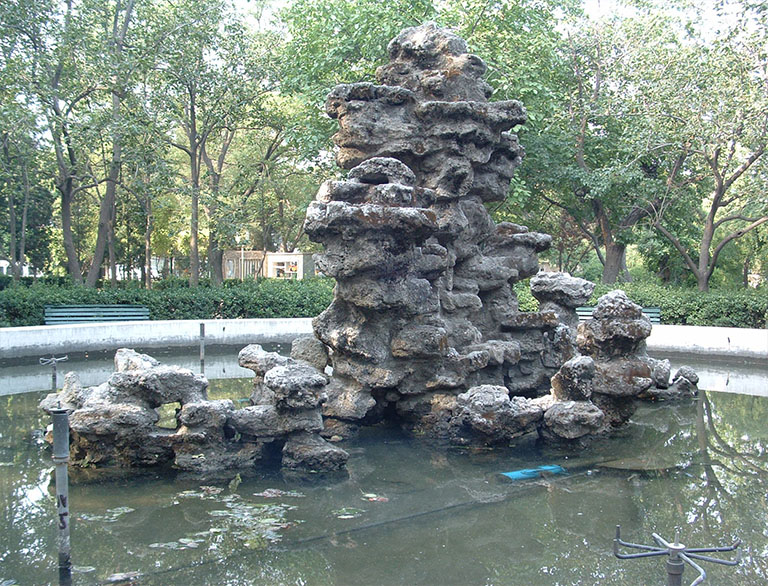 塑石假山.jpg 塑石假山