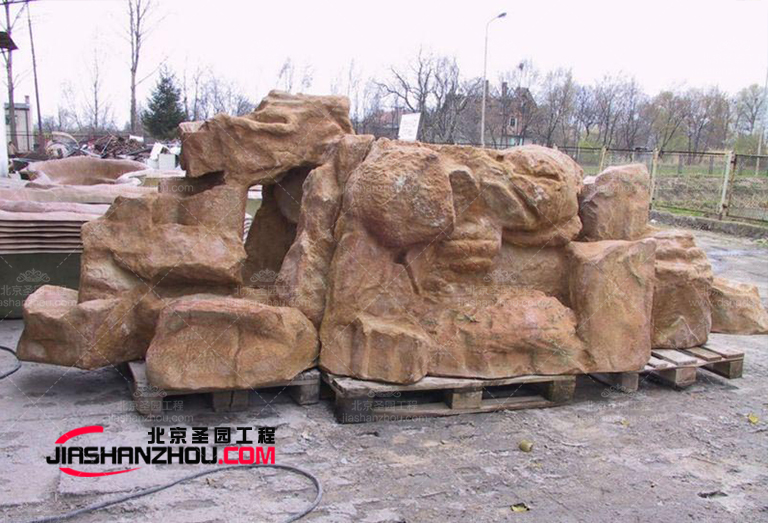 仿真假山.jpg 仿真假山.jpg