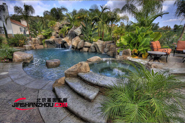 仿真假山.jpg 仿真假山.jpg